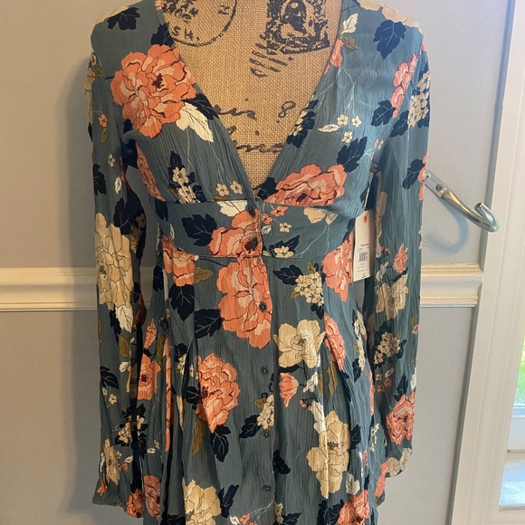 Billabong Floral Dress - Picture 1 of 9